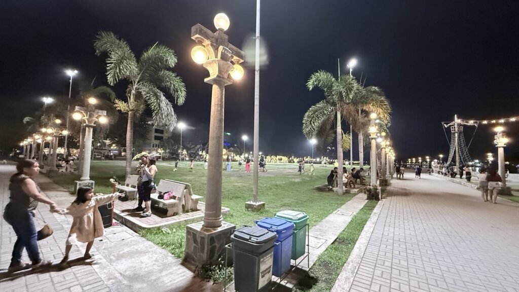 “ADTO TA SA PANTAWAN” 8 Families on the lawn and promenade at Pantawan.