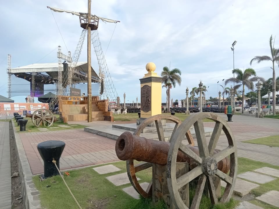 The recreated ship Victoria, home of the Panilongon historical marker, at Pantawan People's Park, June 2024. (BNNO)