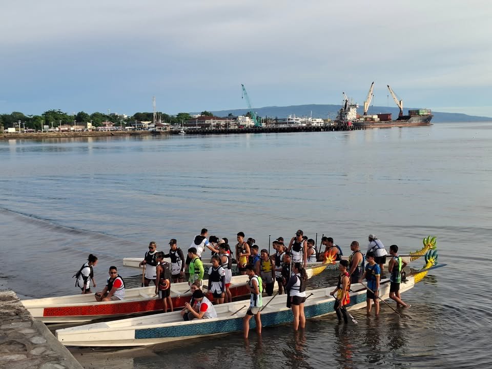 Dragon boat teams at Pantawan ahead of the Buglasan 2025 exhibition race, October 2025. (BNNO)